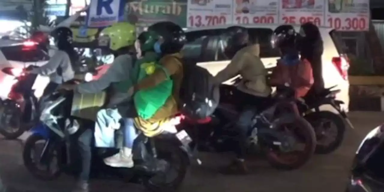 Update Mudik 2023: Pemudik Sepeda Motor Mulai Padati Jalur Pantura Bekasi | merdeka.com