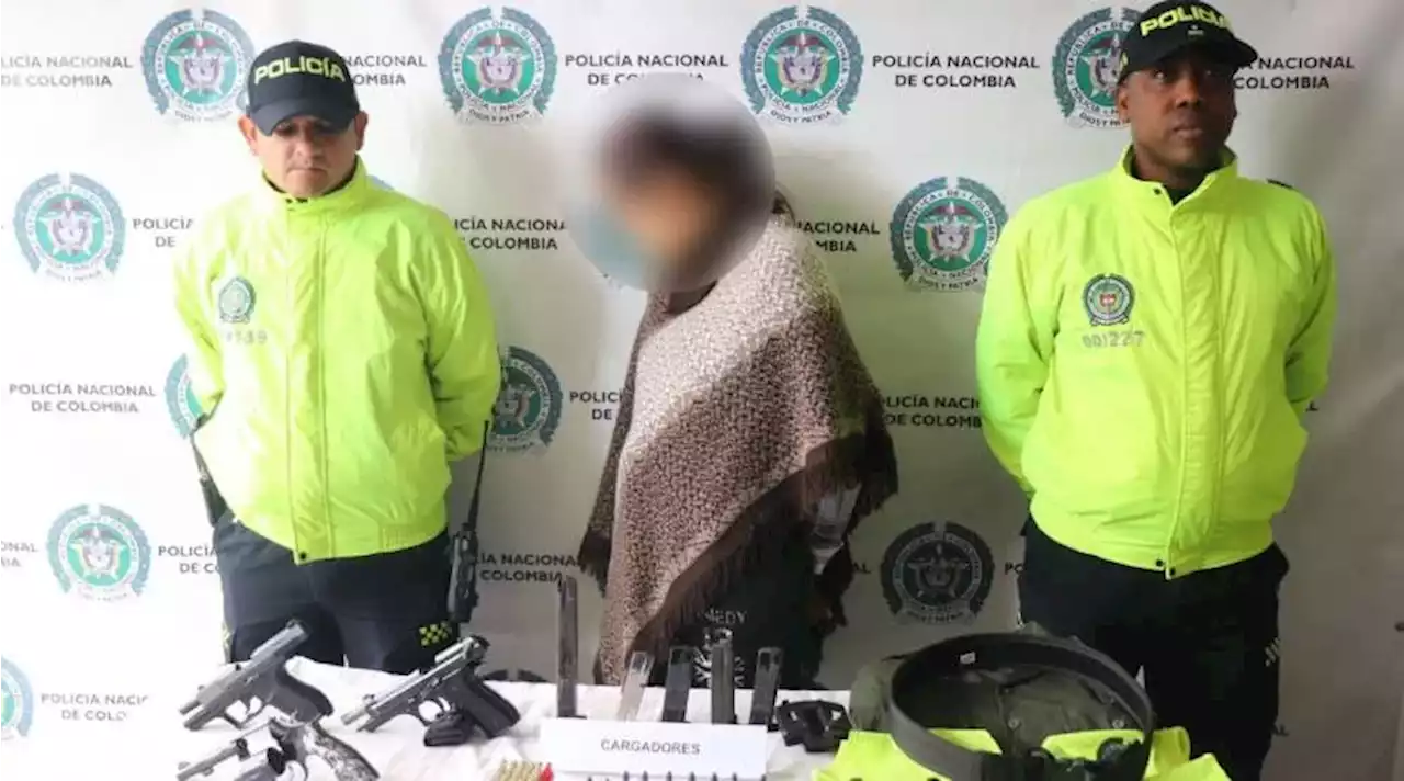 Capturan a mujer con un arsenal de armas y municiones que vendería en Ciudad Bolívar