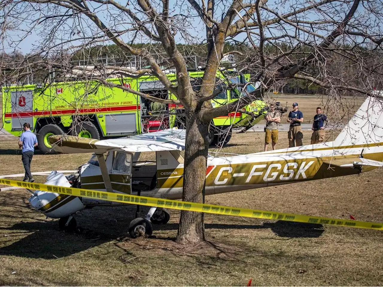 Pilot suffers minor injuries in small plane crash