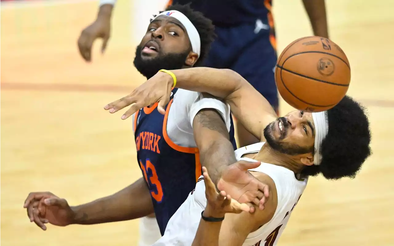 Knicks survive Cavs, Mitchell’s 38 in playoff opener