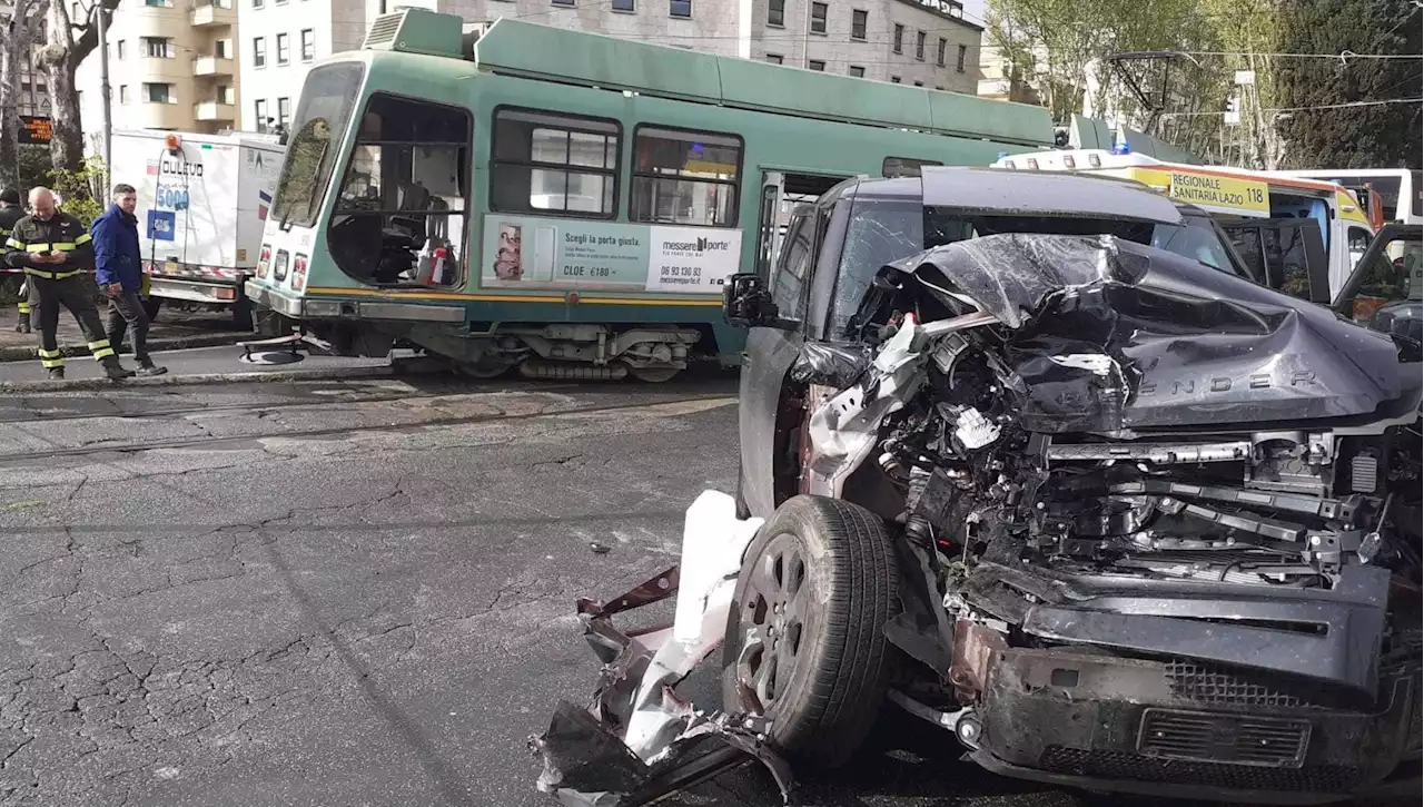 Ciro Immobile, incidente mentre era in auto con la figlia: scontro con un tram