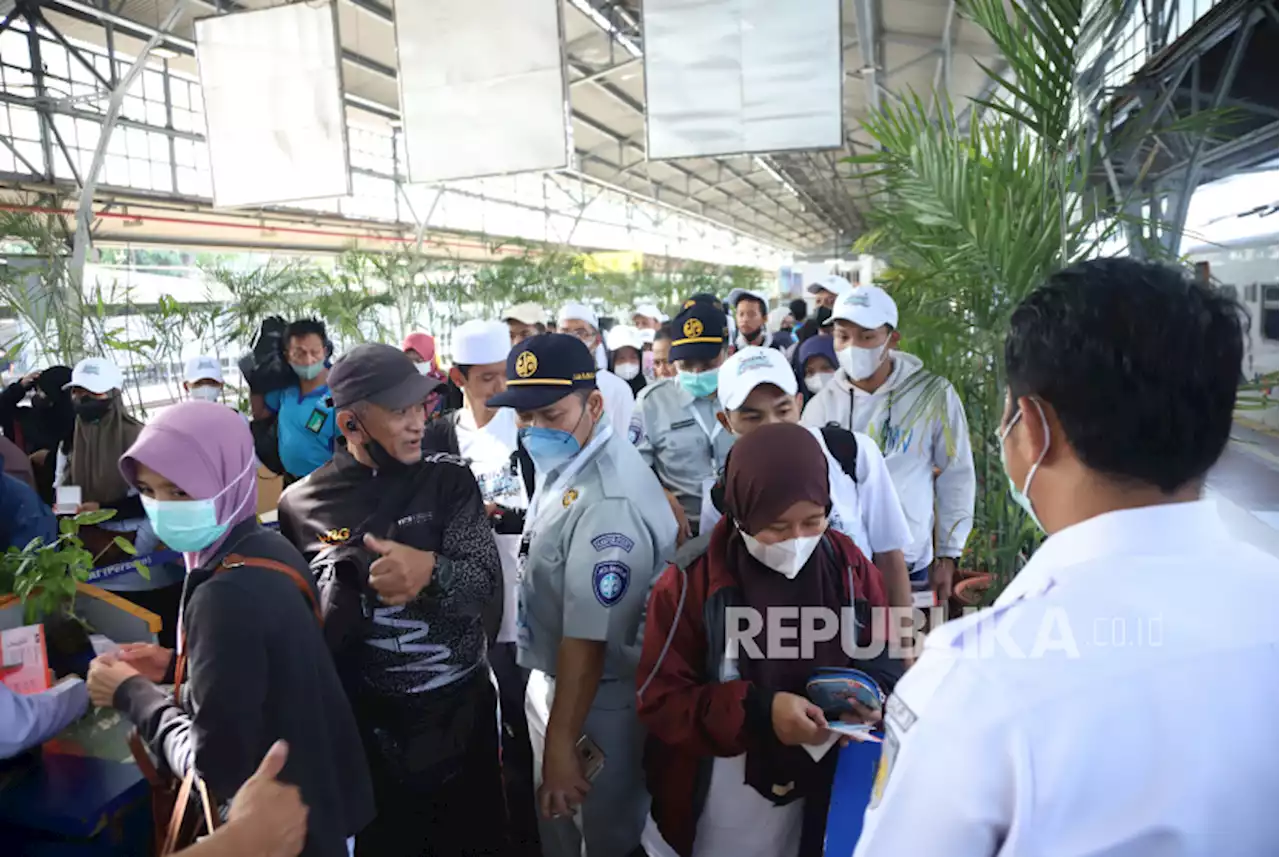 Kementerian BUMN Lepas 15 Ribu Peserta Mudik Bersama dengan Kereta Api |Republika Online