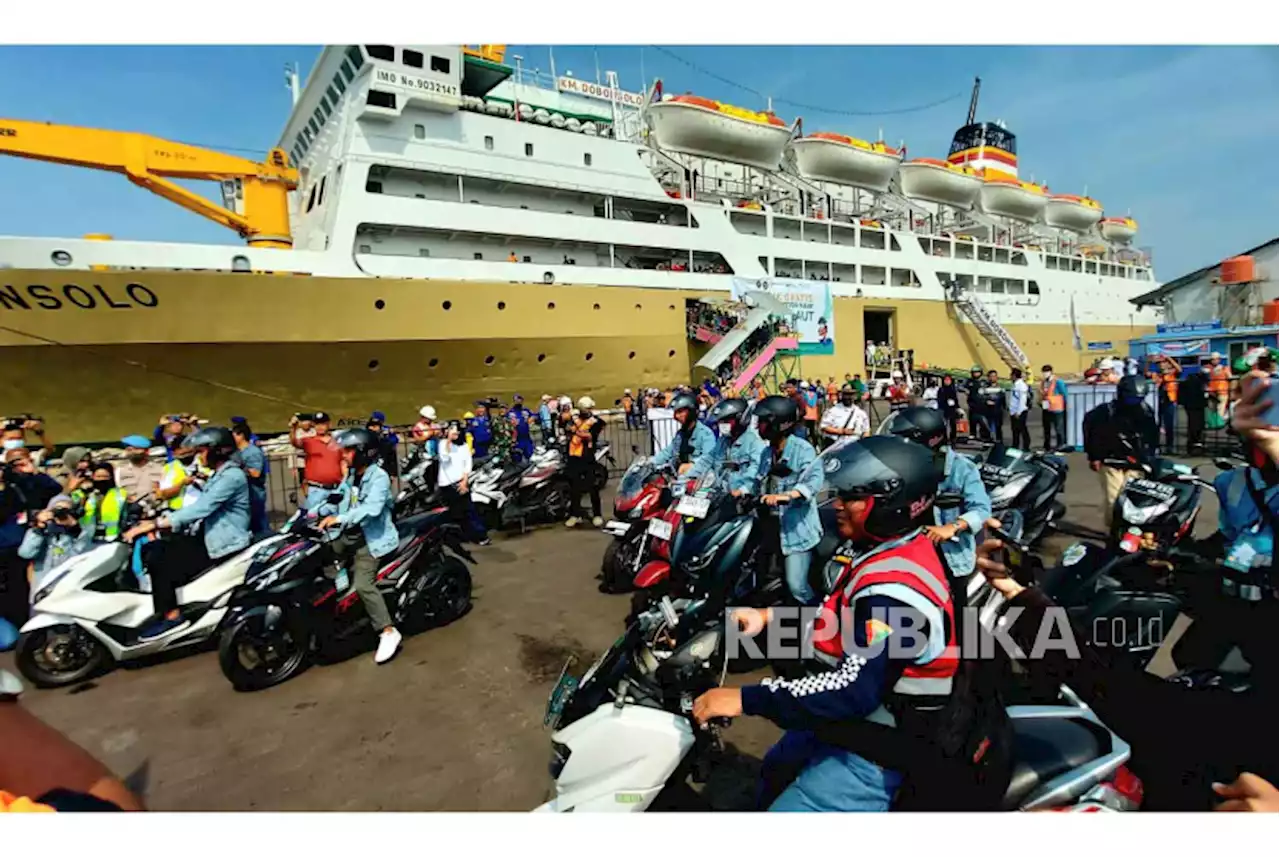 Pemudik Gratis Sepeda Motor dengan Kapal Laut Tiba di Semarang |Republika Online