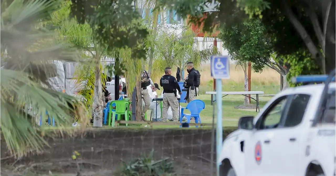 Gunmen storm Mexican resort, kill 7, including child