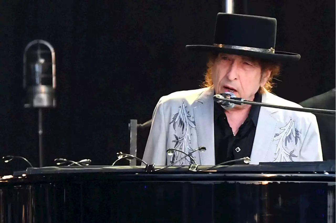 Watch Bob Dylan Play 'Not Fade Away' as His Grateful Dead Tribute Week in Japan Continues