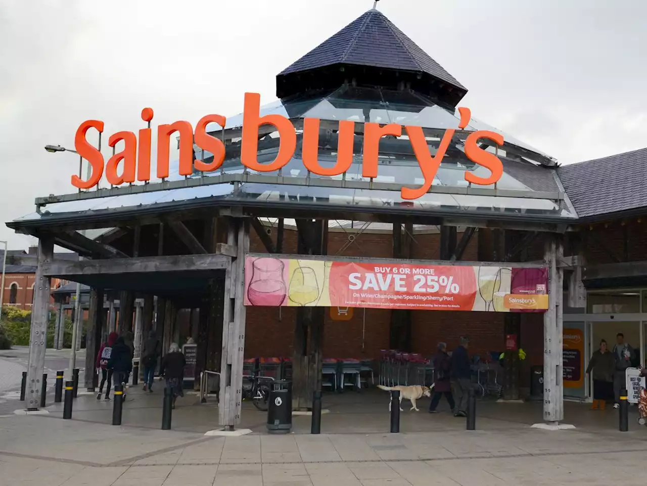 Serial Oswestry thief targets Sainsbury's five times in five days - stealing gin and 18 bottles of Prosecco