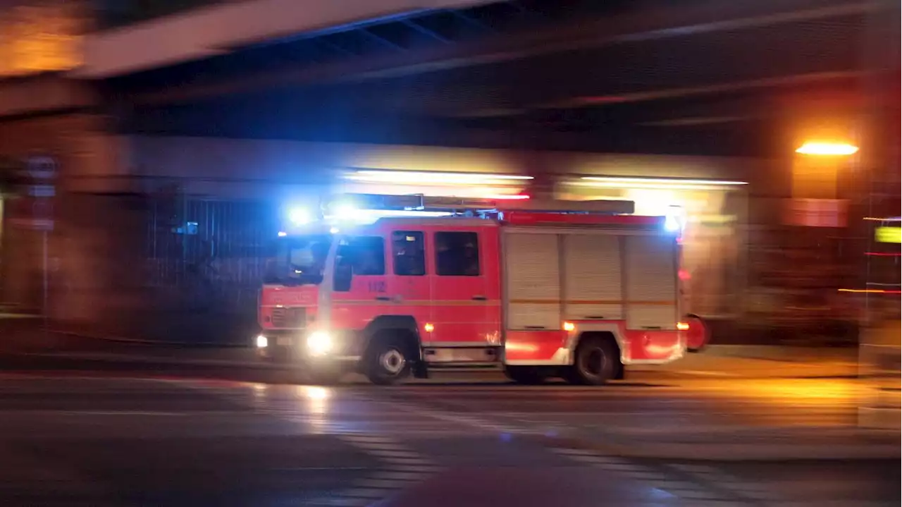 Matratze in Flammen: Feuer in Wohnung in Neukölln – wohl Brandstiftung