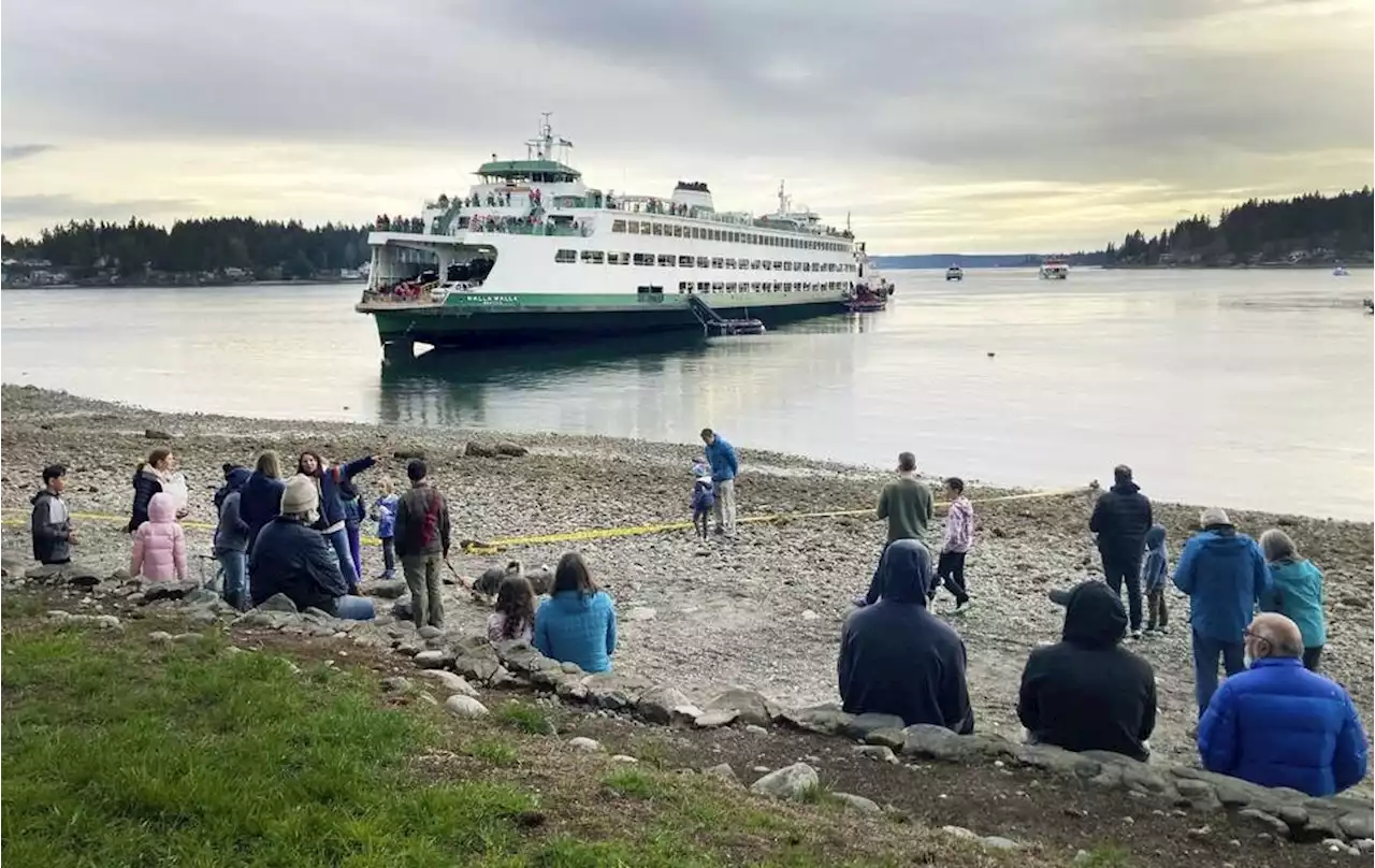 Washington state ferry runs aground at Bainbridge Island; no injuries reported