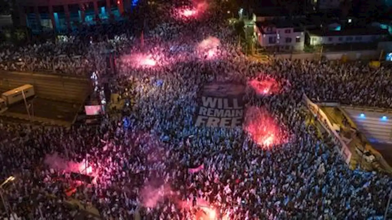 Tens of thousands of Israelis protest for 15th week against Netanyahu govt