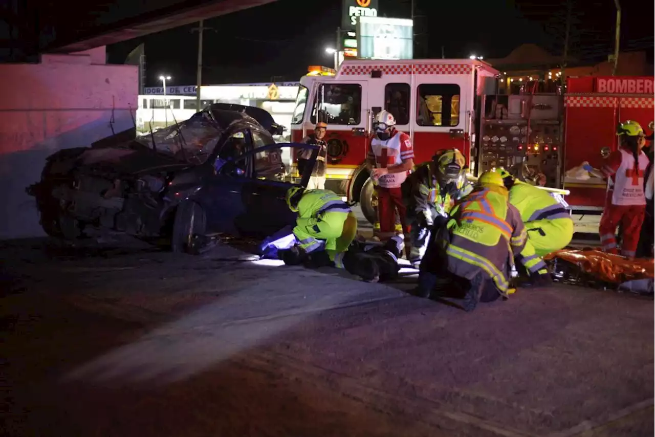 Padre e hijo pierden la vida al impactarse contra puente en V. Carranza