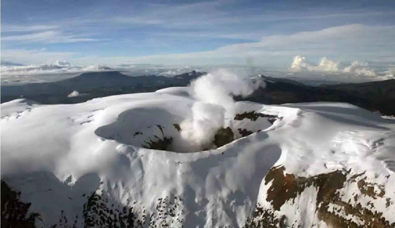 Volcán Nevado del Ruíz se mantiene en actividad naranja según último reporte del SGC