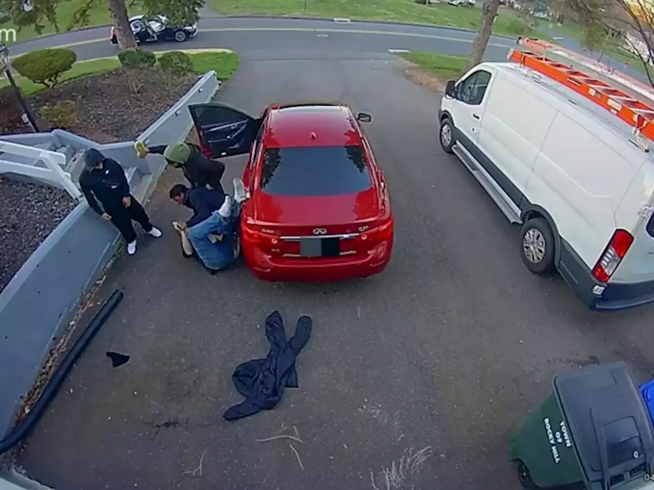 Amazing Footage Shows Heroic Owner Take On Four Guys Trying To...