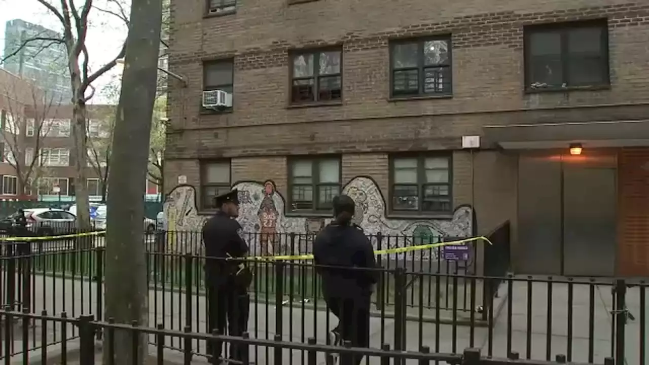 Child critical after falling out window in Manhattan