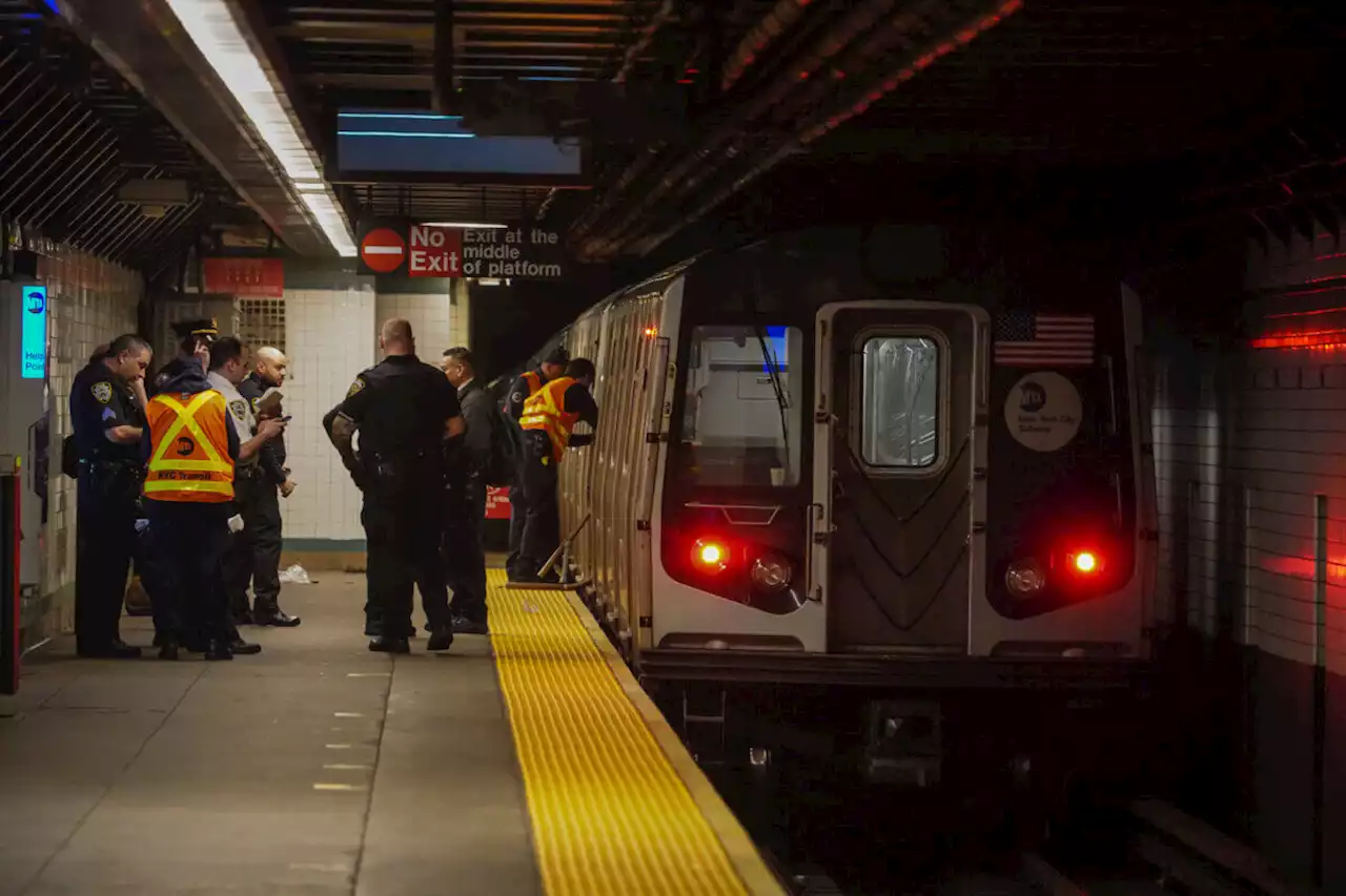 F and M train service suspended after woman hit by train in Chelsea | amNewYork