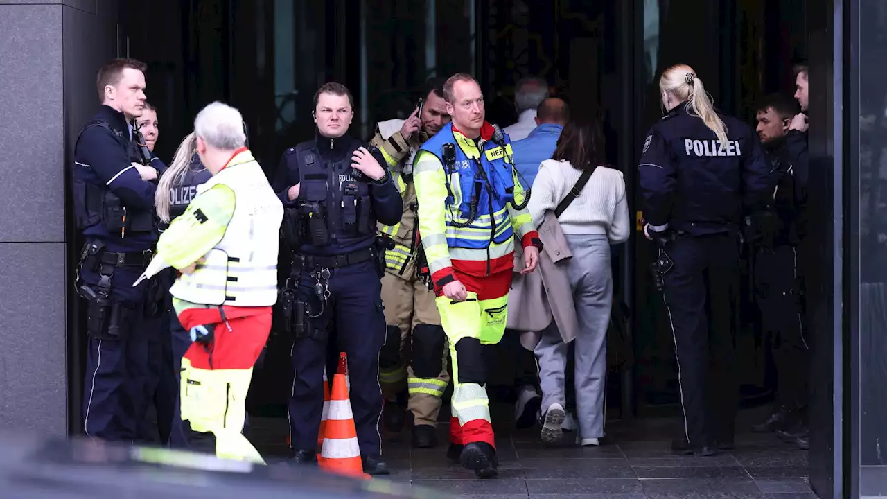 Großfamilien demolieren Hotel-Bar im Hyatt