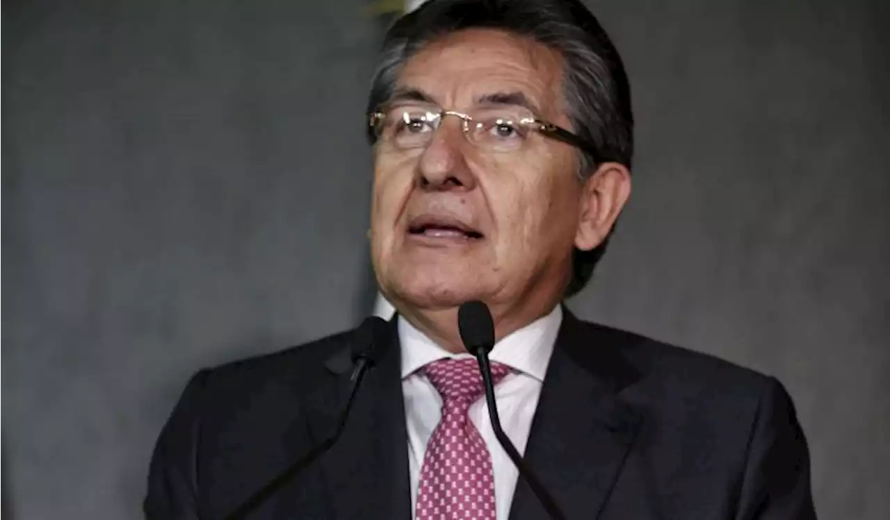 Néstor Humberto Martínez denuncia vínculos del canciller Leyva con las FARC