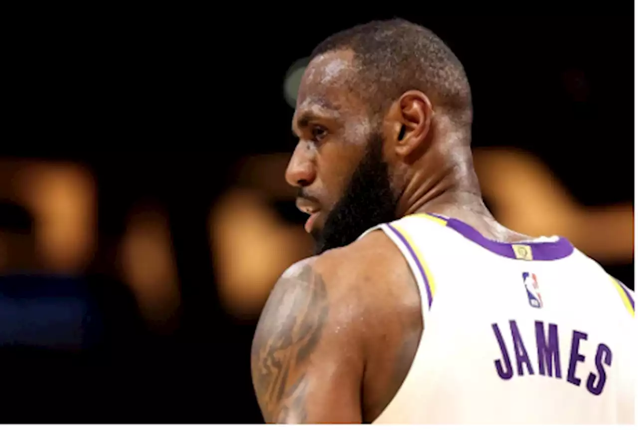 Lakers push past Grizzlies in Game 1 after Ja Morant’s late exit