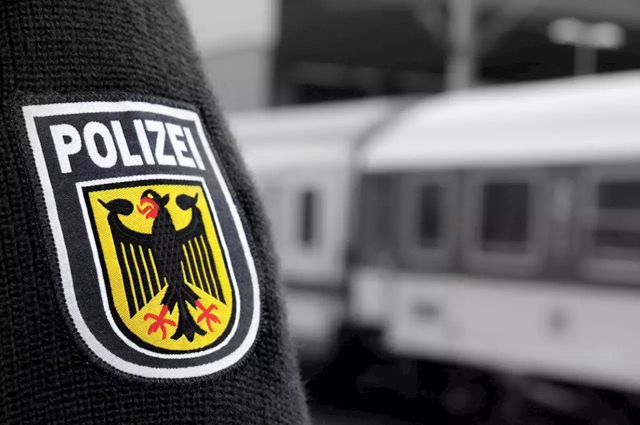 Bundespolizei ermittelt: Aggressor tritt Streitschlichter bewusstlos zu Boden und brüstet sich damit --- (Cityreport24-Nachrichtenblog)