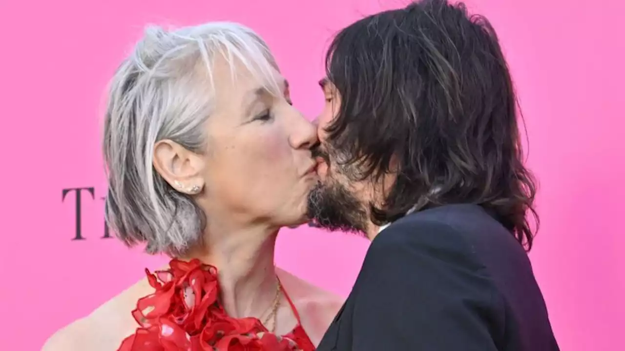 Keanu Reeves and girlfriend Alexandra Grant share rare public kiss | CNN