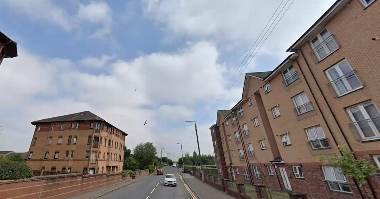 Police lock down Glasgow street amid 'suspicious device' as man arrested