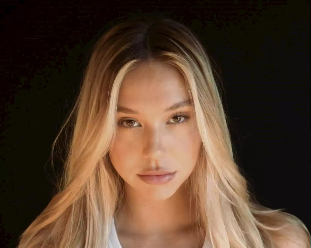 ‘The Enforcer’ Star Alexis Ren Signs With WME