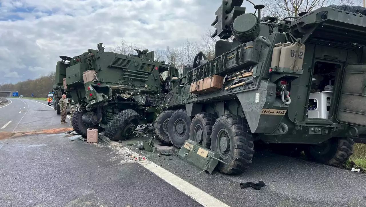 Mehrere Fahrzeuge der US-Armee krachen auf A6 ineinander