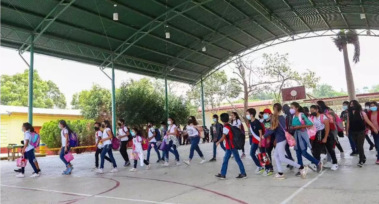 ¡Se acabaron las vacaciones! Estudiantes regresan a clases con estrategia 'Si te drogas, te dañas'