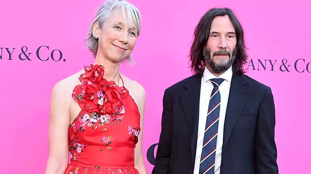 See Keanu Reeves Kiss Girlfriend Alexandra Grant on Gala Red Carpet