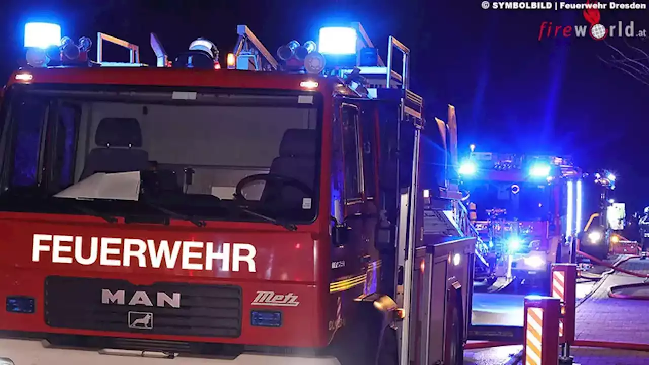 D: Feuer in Wohnung eines Mehrfamilienhauses in Düsseldorf → 45 Kräfte im Einsatz