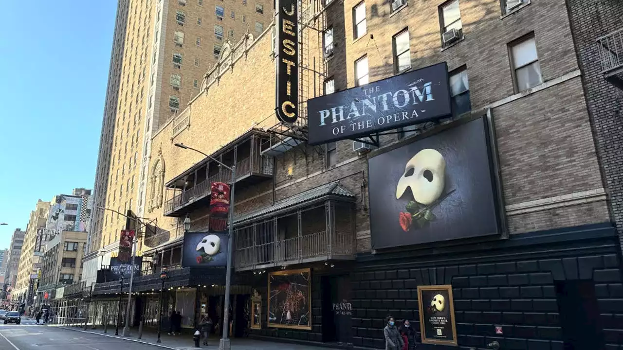 ‘The Phantom of the Opera’ holds final curtain call on Broadway