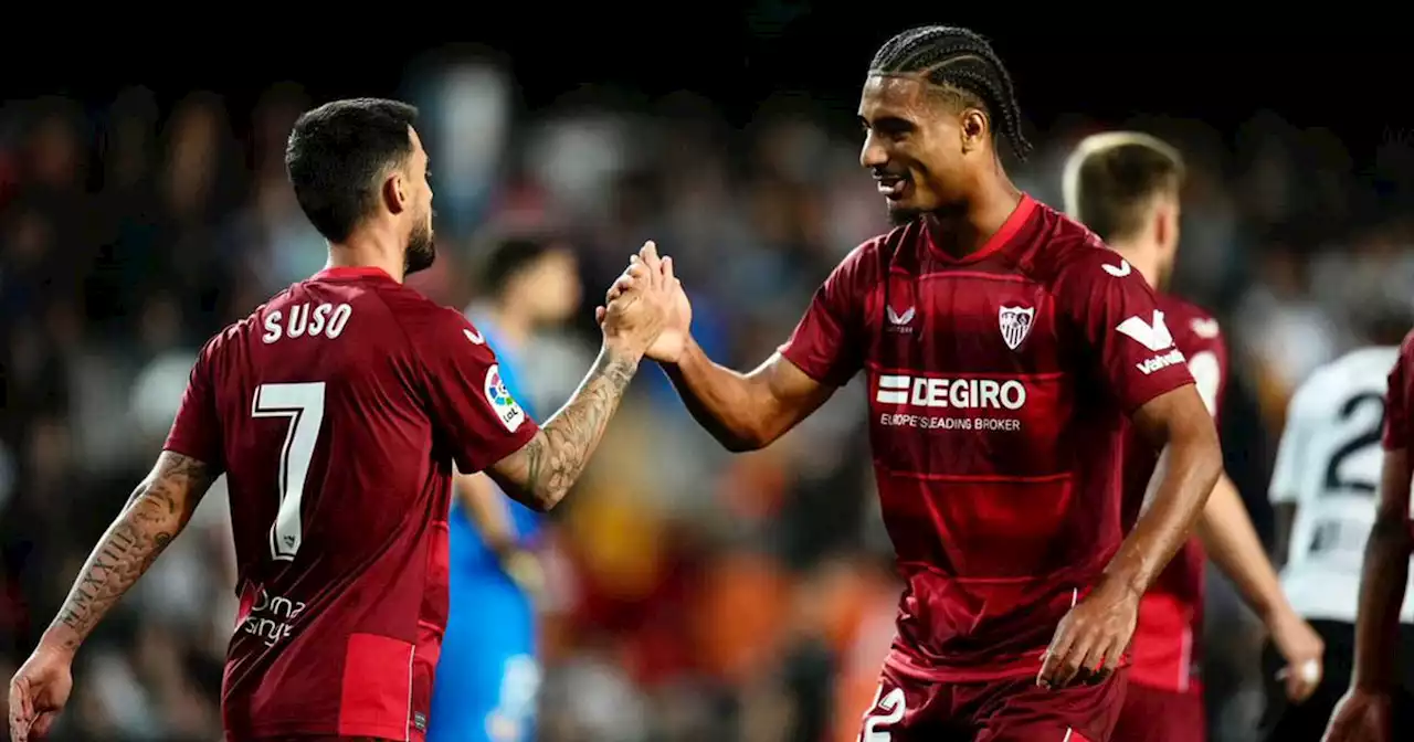 Sevilla, con el Tecatito Corona borrado, vence al Valencia con gran polémica