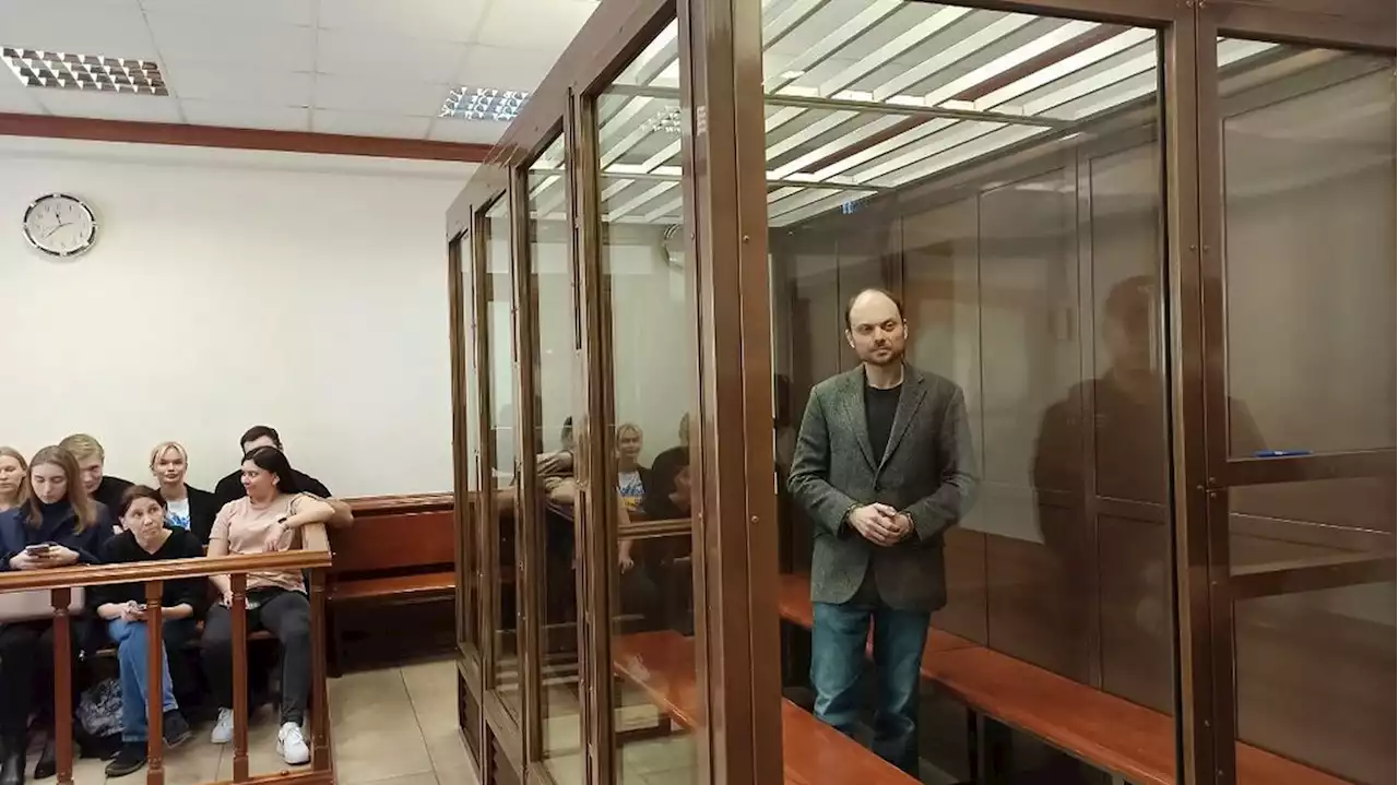 Russie : l'opposant politique Vladimir Kara-Mourza condamné à 25 ans de prison pour 'haute trahison'