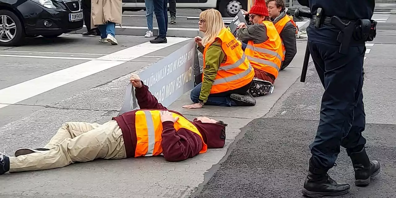 Klima-Kleber blockieren Wiener Verkehrsknoten