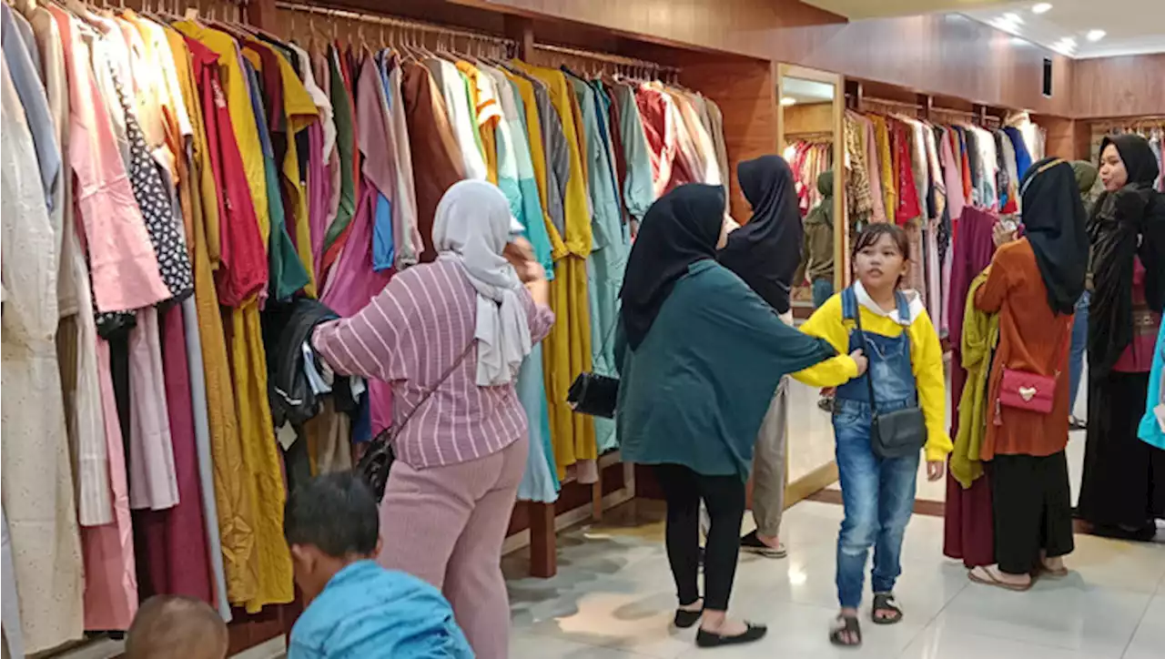 Sepekan Jelang Lebaran, Warga Palangka Raya Mulai Berburu Baju Lebaran