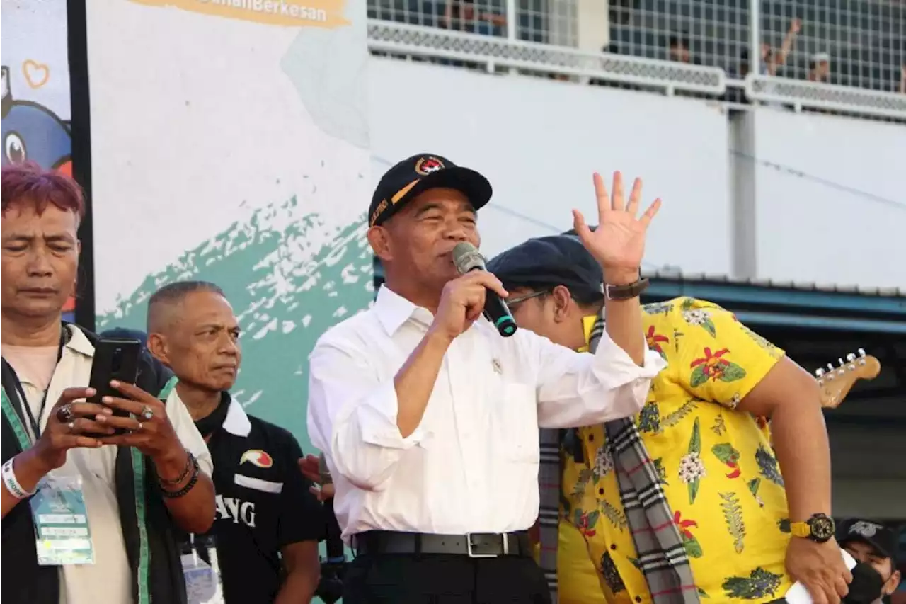 Lantunkan Selawat, Menko PMK Lepas Peserta Mudik Gratis untuk Pemotor