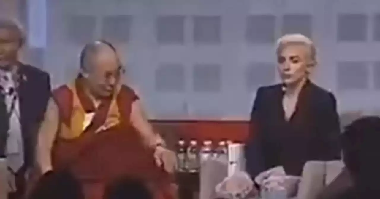 Nueva polémica: Reviven video de Dalai Lama tocándole la pierna a Lady Gaga