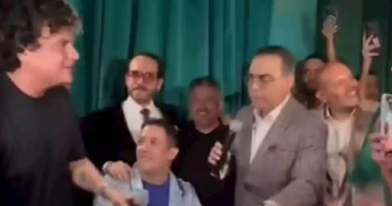 Silvestre Dangond puso a cantar vallenato a Gilberto Santa Rosa en inauguración de su restaurante