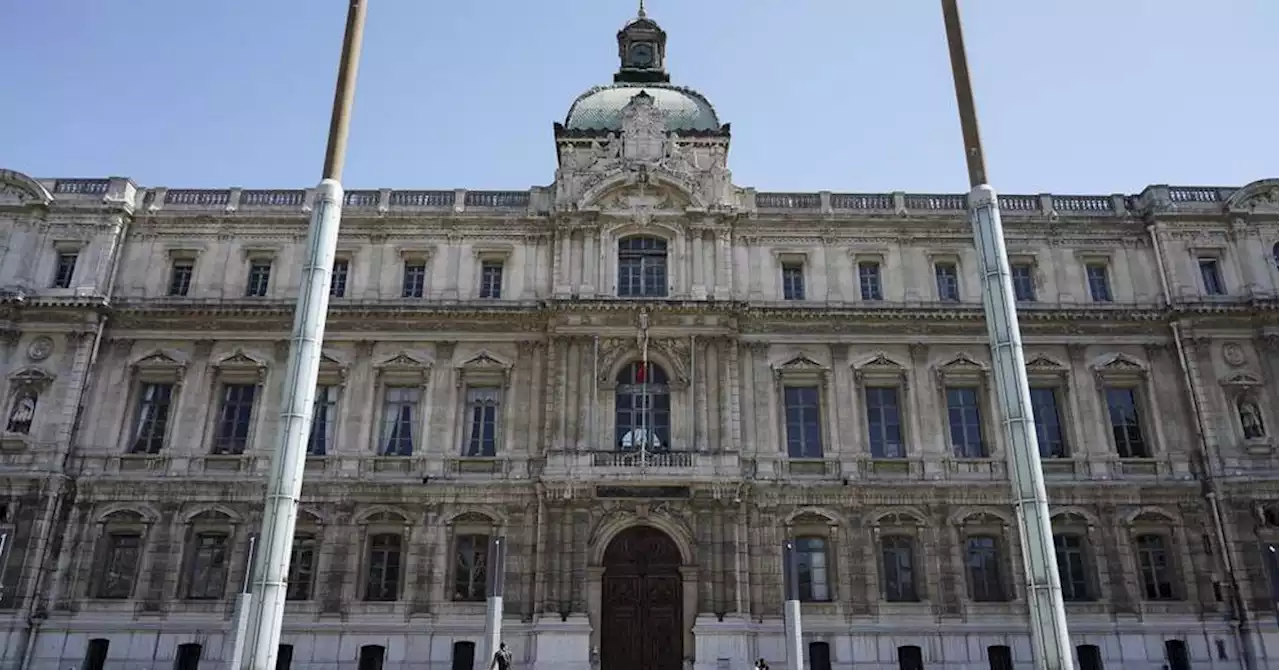 Marseille - Explosion à la préfecture : 'Un simple pétard' assure la CGT énergie qui revendique 'une action symbolique contre la réforme des retraites'