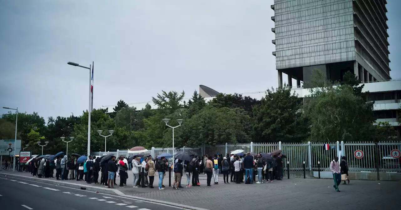 Services publics, droits des étrangers, protection de l’enfance… Les alertes de la Défenseuse des droits