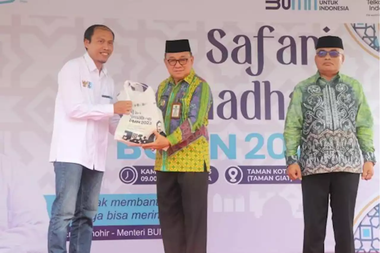 Safari Ramadhan BUMN, Telkom Bagikan 1000 Paket Sembako Murah di Tanjung