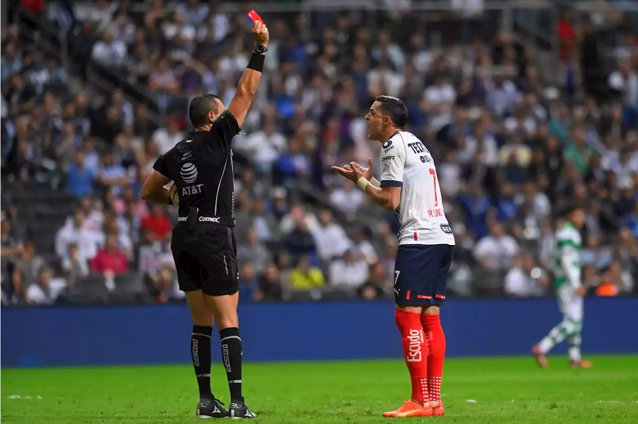 Funes Mori pierde la cabeza y lo expulsan tras anularle un penal en el