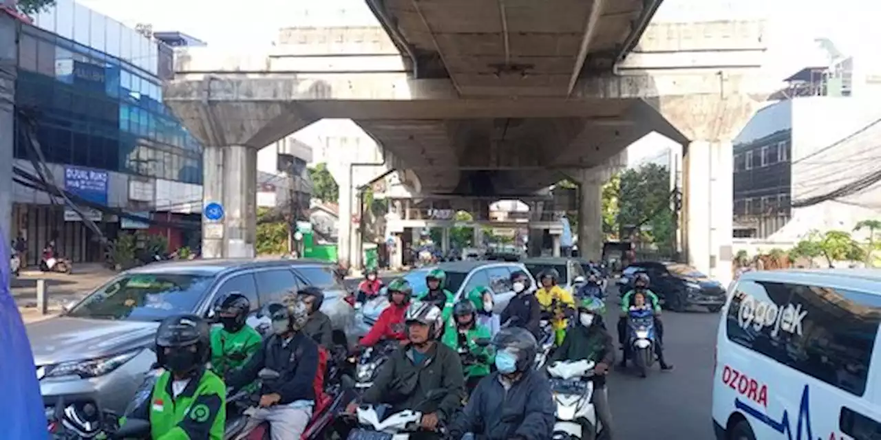 Kemacetan Parah Usai Penutupan Simpang Santa | merdeka.com