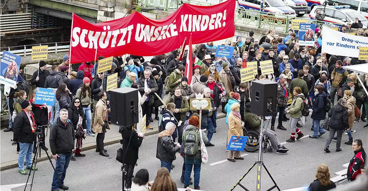 Anzeige nach Hitlergruß während Drag-Queen-Lesung in Wien