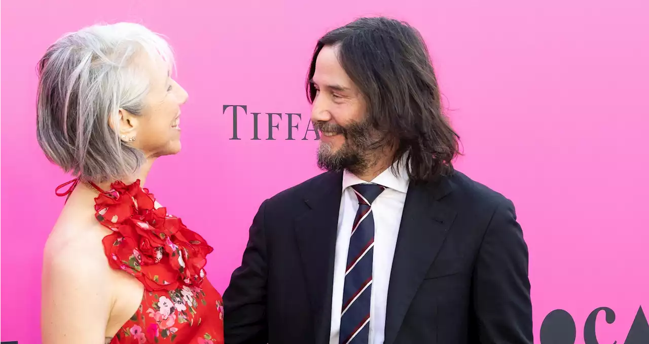 Keanu Reeves Shares Sweet Kiss With Girlfriend Alexandra Grant on MOCA Gala Red Carpet