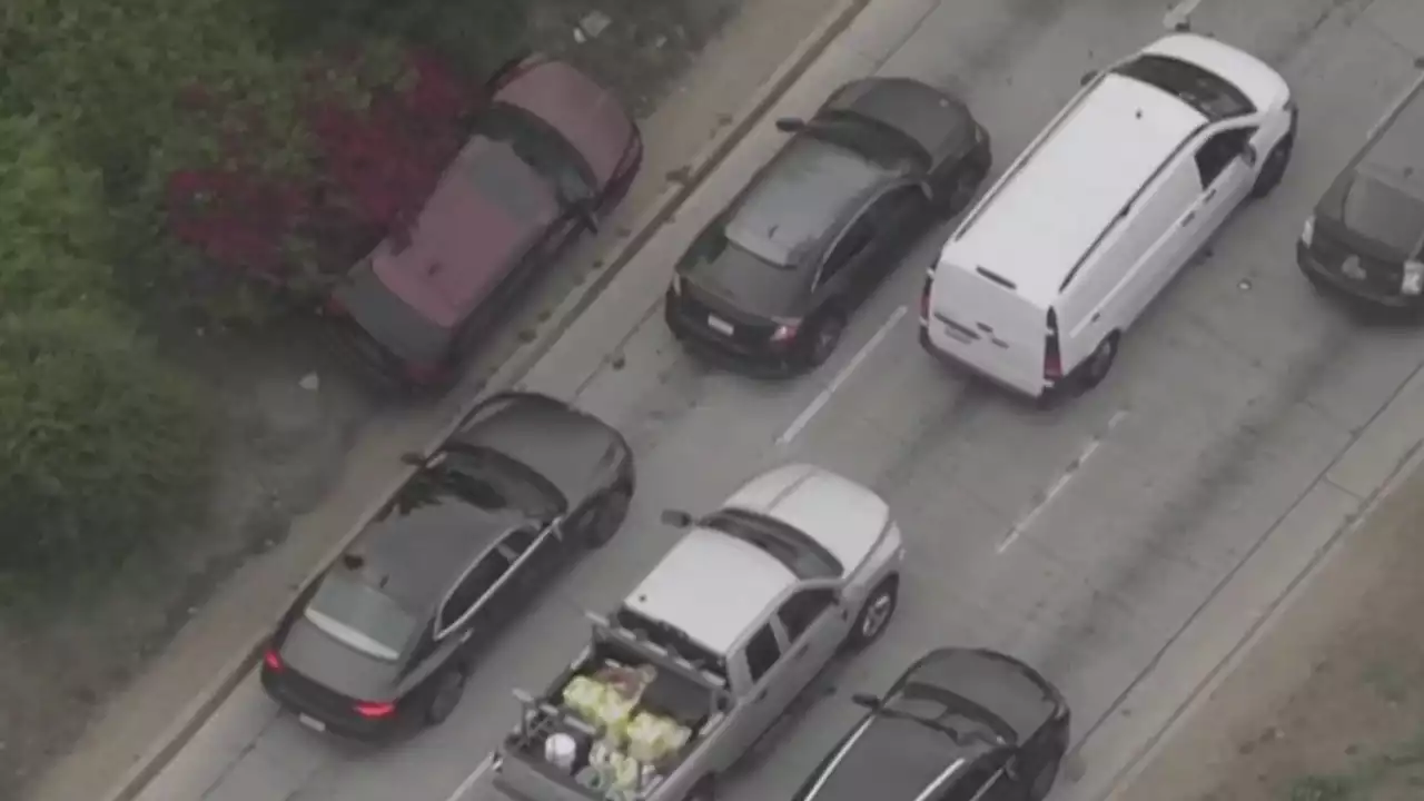 Watch: Pursuit Driver in Jeep SUV Climbs Embankment to Avoid Traffic on Freeway Ramp