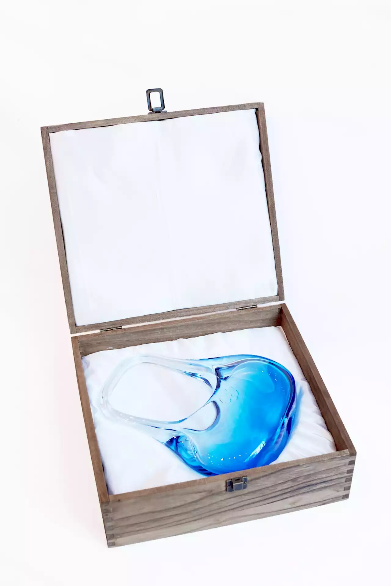 Strata & Artist Joshua Raiffe Made The Viral Glass Bag A Must-Have Art Piece