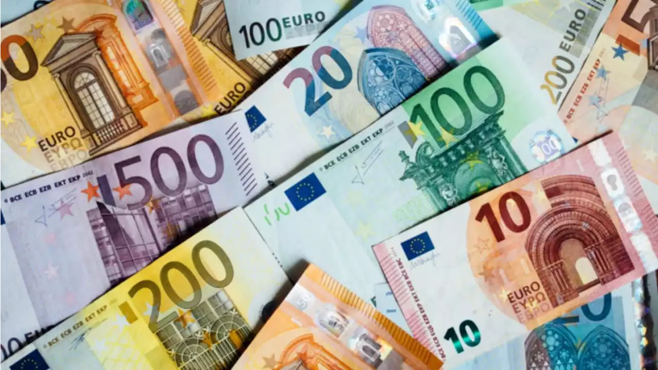 A cuánto cerró el euro blue este lunes 17 de abril de 2023