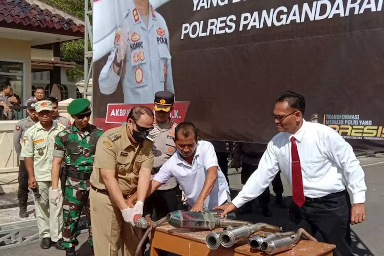 Gelar Apel Pasukan di Pangandaran, Ribuan Botol Miras, Petasan dan Knalpot Brong Dimusnahkan