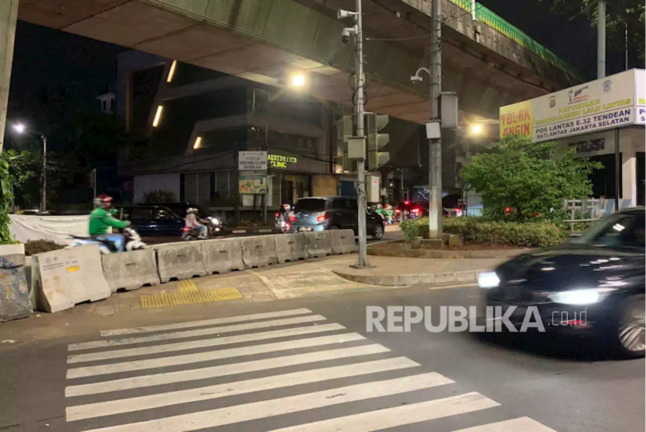 Alasan Dishub DKI Jakarta Bongkar Trotoar dan Jalur Sepeda di Simpang Santa |Republika Online