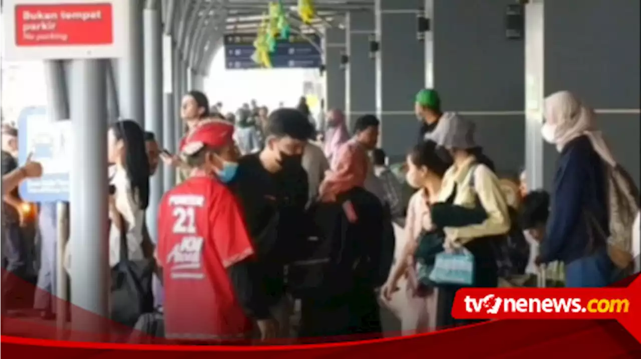 Arus Mudik, Kepadatan Penumpang Kereta Api di Stasiun Tugu Yogyakarta Terpantau Masih Tinggi